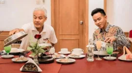 Gubernur Jawa Tengah Ganjar Pranowo dan Wali Kota Surakarta Gibran Rakabuming Raka. (Instagram.com/@gibranrakabumiing)