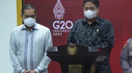 Menko Ekon Airlangga Hartarto bersama mantan Menteri Perdagangan  Muhammad Lutfi. (Dok. Ppid.setkab.go.id)
