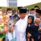 Ketua Umum Partai Gerindra Prabowo Subianto saat bersama Masyarakat. (Facbook.com/@Prabowo Subianto)