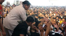Ketua Umum Partai Gerindra Prabowo Subianto saat bersama Masyarakat. (Facbook.com/@Prabowo Subianto)