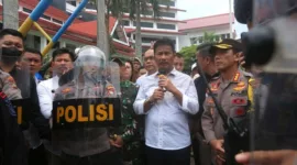 Aksi Unjuk Rasa di Depan Kantor BP Batam. (Dok. bpbatam.go.id)