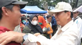 Ketua Umum Partai Gerindra Prabowo Subianto saat bersama Masyarakat. (Facbook.com/@Prabowo Subianto)