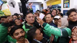 Ketua Umum Partai Gerindra Prabowo Subianto saat bersama Masyarakat. (Facbook.com/@Prabowo Subianto)