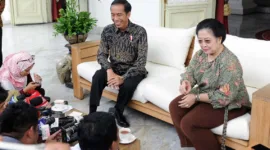 Presiden Jokowi Bersama Ketua Umum PDI Perjuangan Megawati Soekarnoputri. (Dok. Setkab.go.id)