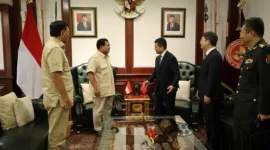 Presiden Tiongkok (China) Xi Jinping mengucapkan selamat kepada Prabowo Subianto sebagai presiden terpilih melalui surat resmi yang diantar langsung oleh Duta Besar China untuk Indonesia, Lu Kang. (Dok. Tim Media Prabowo)