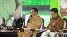 Rapat koordinasi bersama lintas kementerian dan lembaga serta pengusaha di bidang pangan. (Facebook.com/@Tito Karnavian)