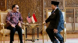 Menteri Pertahanan RI Prabowo Subianto melakukan kunjungan kehormatan kepada Perdana Menteri Malaysia YM Dato’ Seri Anwar Ibrahim di Kantor PM Malaysia, Gedung Perdana Putra, Putrajaya, Kamis (4/4/2024). (Dok. Tim Media Prabowo)