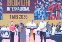 Presiden RI Prabowo Subianto saat menghadiri peringatan Hari Buruh Internasional di Lapangan Monas, Jakarta, Kamis (1/5/2025). (Dok. Tim Media Prabowo Subianto)