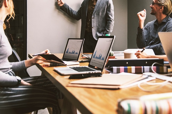 Ilustrasi Pekerja Indutri Media. (Pixabay.com/RonaldCandonga)