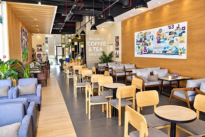 The Coffee Bean & Tea Leaf® dan Al-Ghunaim Rayakan Pembukaan Kafe Ke-130 di Kuwait The Coffee Bean & Tea Leaf® dan Al-Ghunaim Rayakan Pembukaan Kafe Ke-130 di Kuwait
